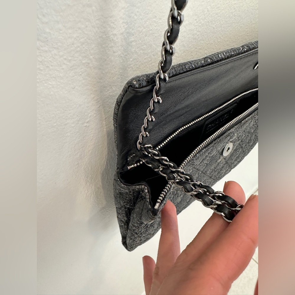 Chanel Vintage metallic Black Quilted crossbody bag - Picture 8 of 9